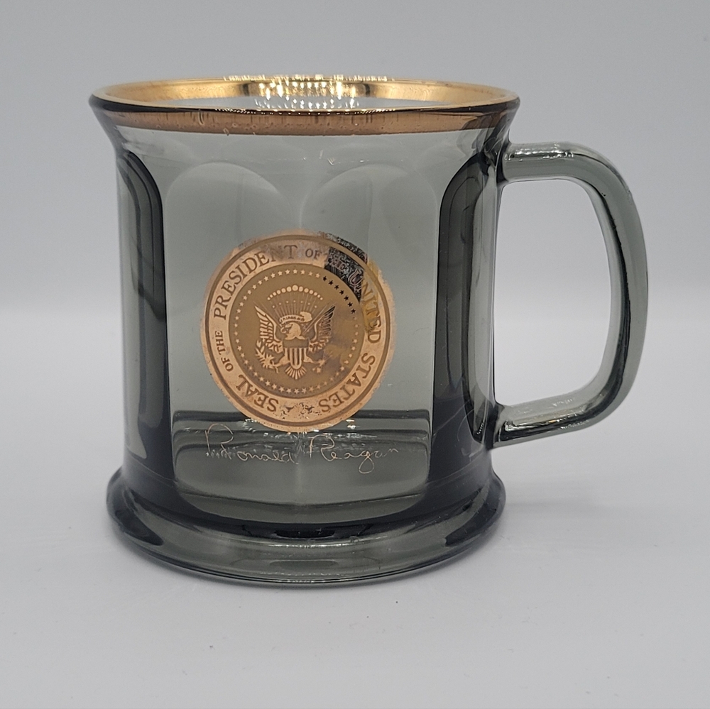 Vintage Ronald Reagan Presidential Seal Glass Mug Gold Rim USA 80s Libbey Glass